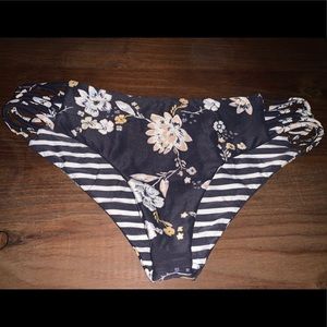 🌊BillaBong Reversible Bikini Bottom